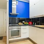 Regina, Boutique 1-bedroom By The Market Square *