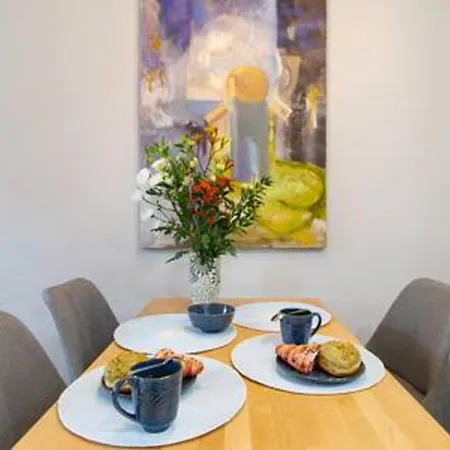 Regina, Boutique 1-bedroom By The Market Square