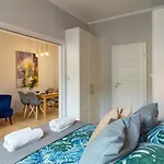 Regina, Boutique 1-bedroom By The Market Square Apartmán